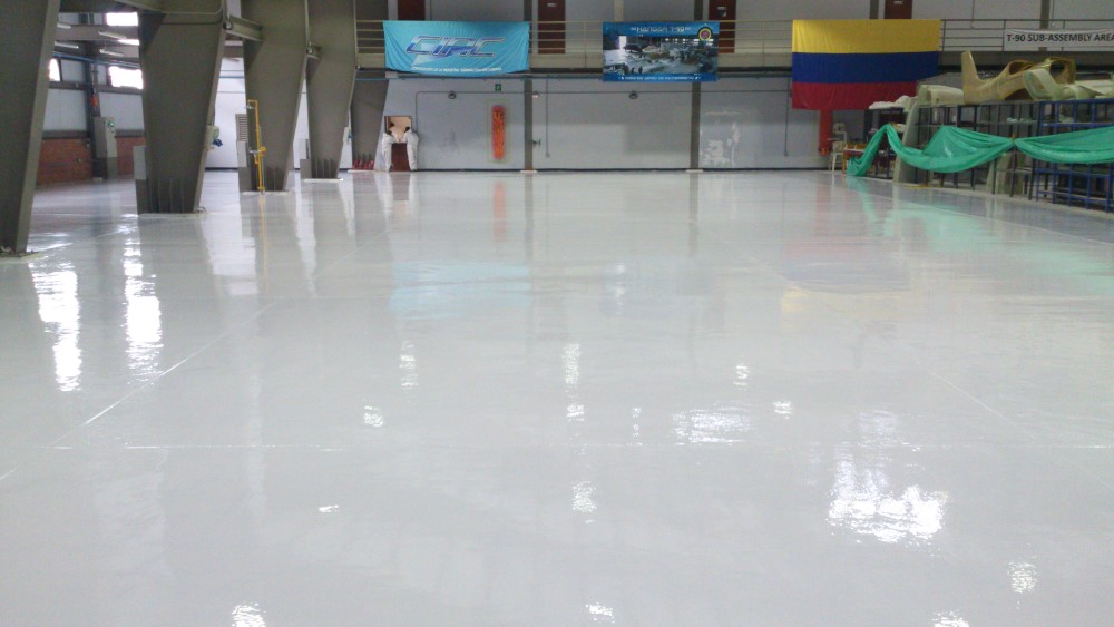 Recubrimiento epóxico Sikafloor hangar