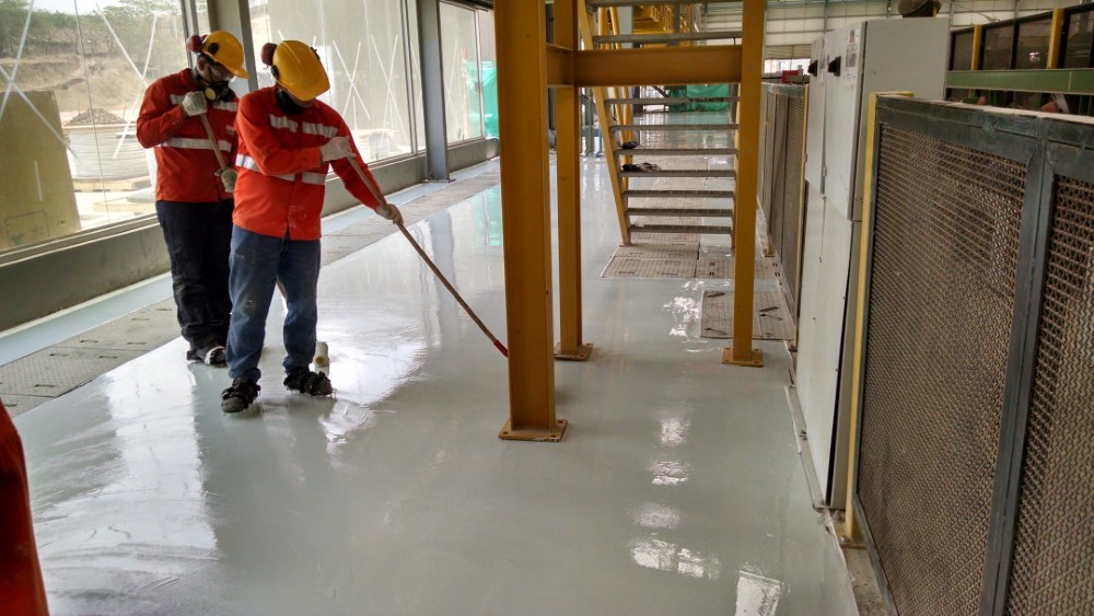 Piso epóxico autonivelante obra