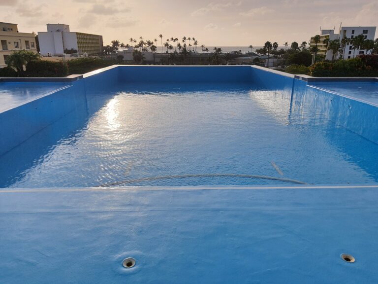 Impermeabilización con poliurea y acabado poliaspártico: vaso de piscina – registro de obra 11, Aruba