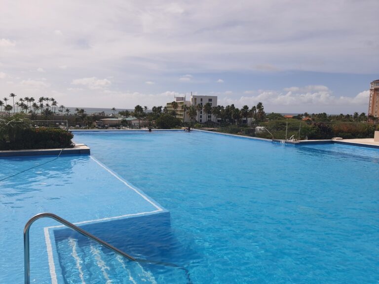 Impermeabilización con poliurea y acabado poliaspártico: vaso de piscina – registro de obra 13, Aruba