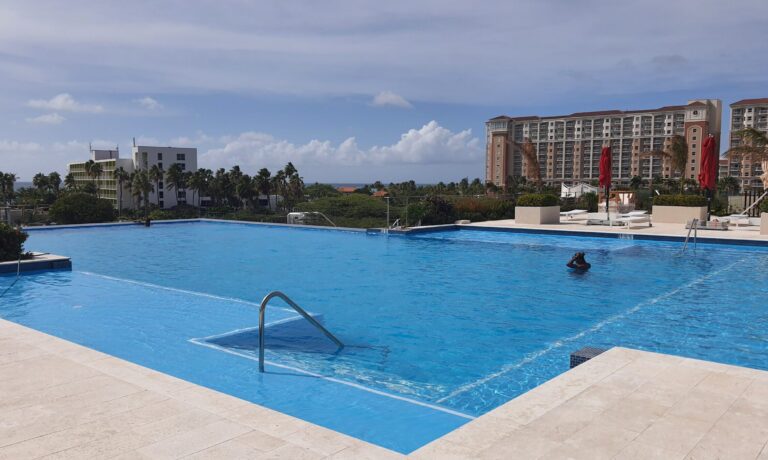Impermeabilización con poliurea y acabado poliaspártico: vaso de piscina – vista general, Aruba