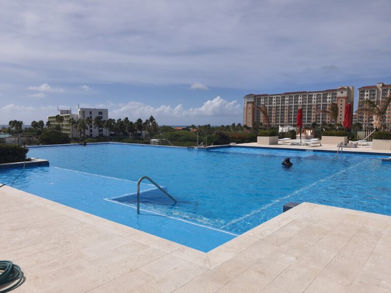 Impermeabilización con poliurea y acabado poliaspártico: vaso de piscina – registro de obra 14, Aruba