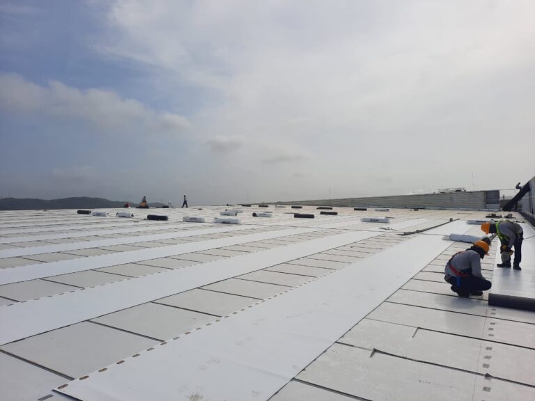 Cubierta deck con aislamiento PIR y membrana PVC: cubierta metálica – registro de obra 4, Barranquilla