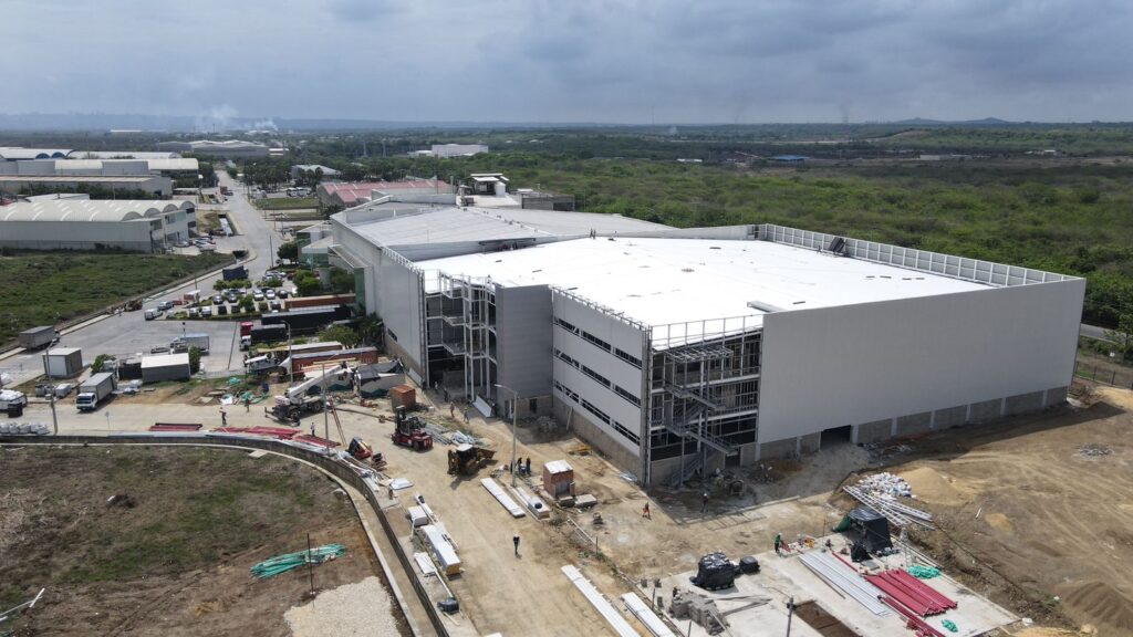 Cubierta deck con aislamiento PIR y membrana PVC: cubierta metálica – registro de obra 1, Barranquilla