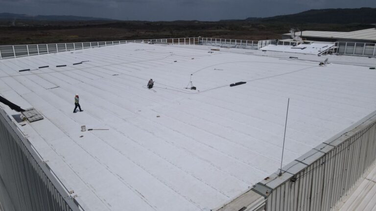 Cubierta deck con aislamiento PIR y membrana PVC: cubierta metálica – vista general, Barranquilla