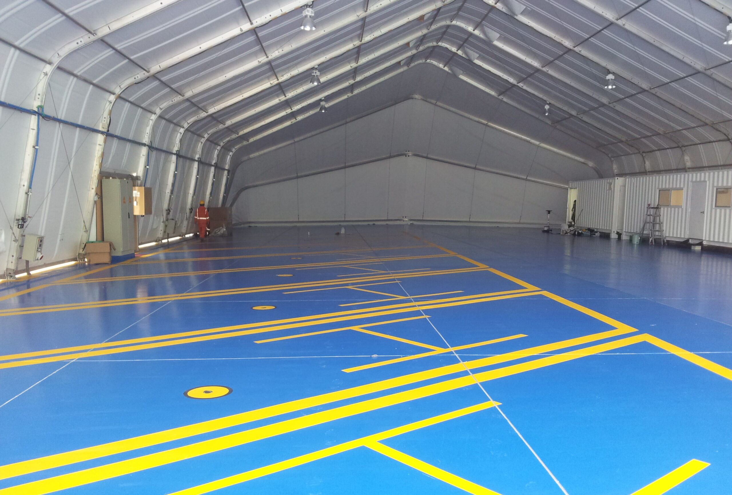 Piso Epoxico Hangar – Poliuretano Autonivelante + Demarcacion