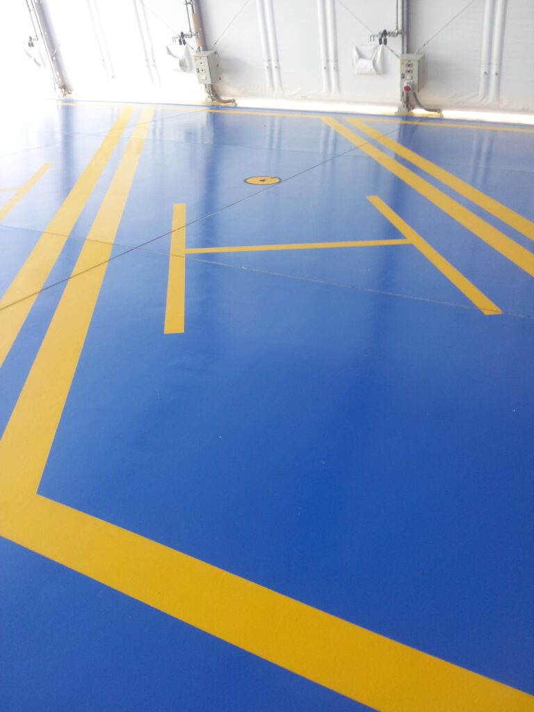 Piso epóxico con demarcación en un hangar de aviación de Melgar (Tolima) – foto 5