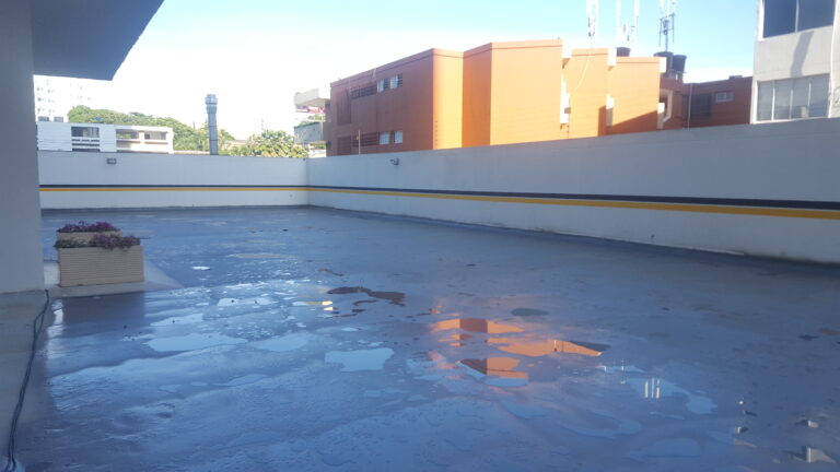 Impermeabilización de parqueadero con poliurea: parqueadero – vista general, Barranquilla