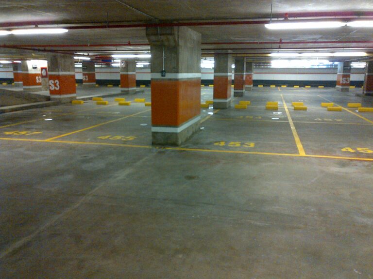 Nivelación de piso de sótano de parqueaderos con mortero autonivelante en un edificio corporativo de Bogotá – foto 4