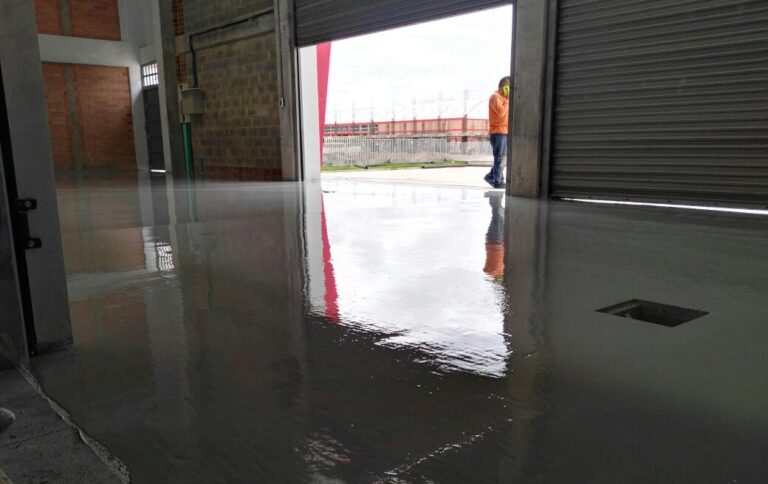 Piso de poliuretano cemento: piso de bodega – registro de obra 9, Bogotá