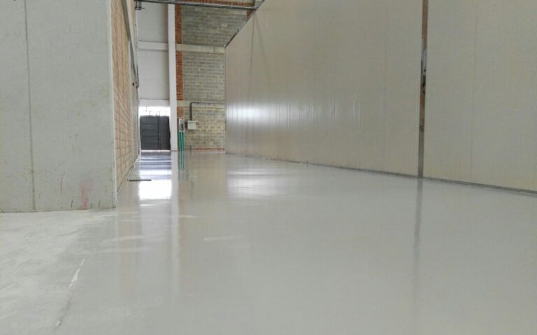 Piso de poliuretano cemento: piso de bodega – registro de obra 17, Bogotá
