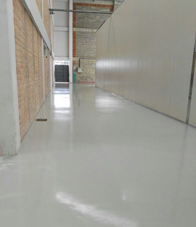 Piso de poliuretano cemento: piso de bodega – registro de obra 19, Bogotá