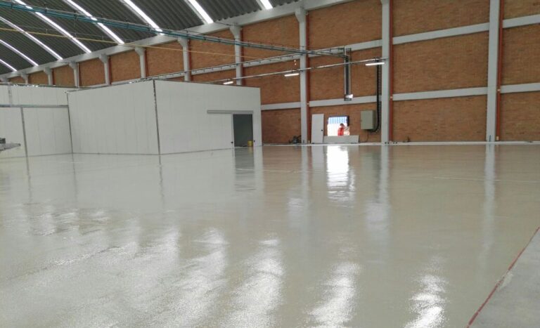 Piso de poliuretano cemento: piso de bodega – registro de obra 22, Bogotá