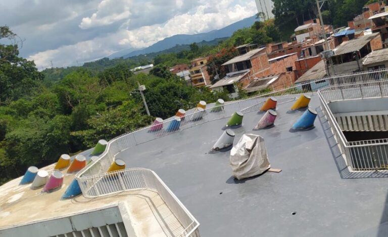 Impermeabilización con poliurea en caliente: cubierta – vista general, Floridablanca