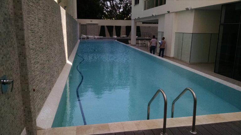 Impermeabilización con poliurea en caliente: vaso de piscina – registro de obra 1, Barranquilla