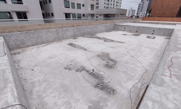 Impermeabilización con poliurea en caliente: vaso de piscina – registro de obra 3, Barranquilla