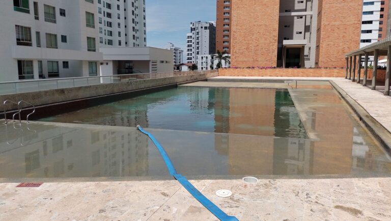 Impermeabilización con poliurea en caliente: vaso de piscina – registro de obra 13, Barranquilla