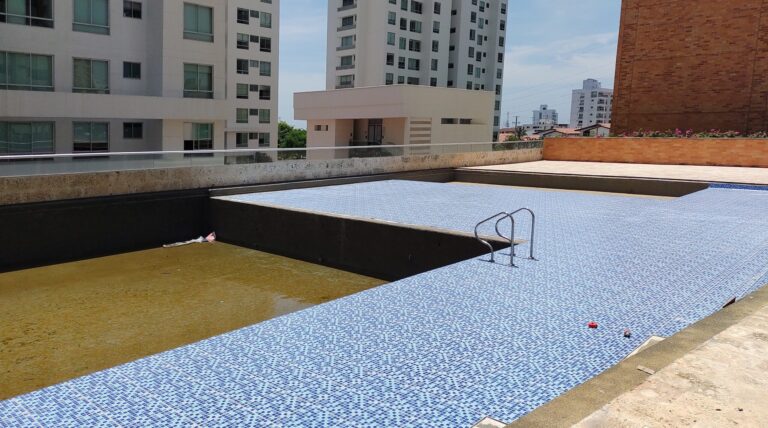Impermeabilización con poliurea en caliente: vaso de piscina – registro de obra 20, Barranquilla
