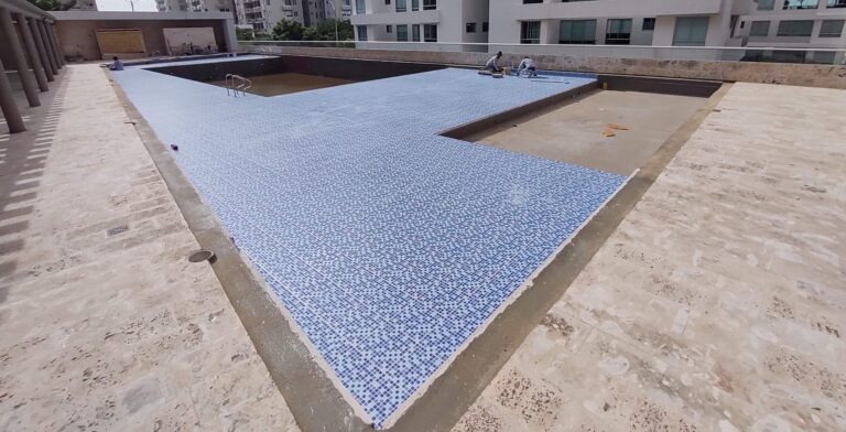 Impermeabilización con poliurea en caliente: vaso de piscina – vista general, Barranquilla