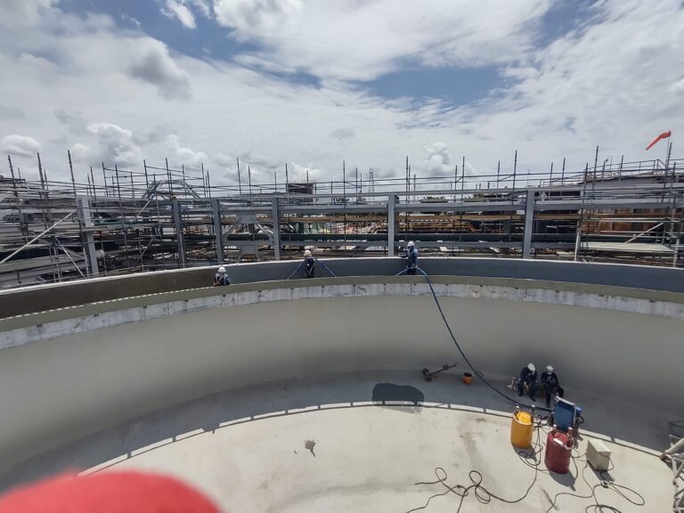 Impermeabilización de tanques con poliurea en caliente en una planta industrial de tratamiento de aguas residuales en Barrancabermeja (Santander) – foto 7
