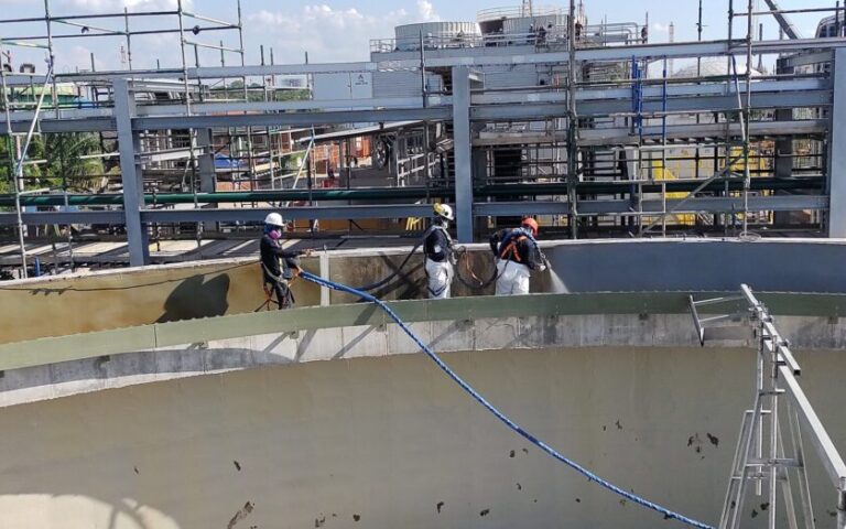 Impermeabilización de tanques con poliurea en caliente en una planta industrial de tratamiento de aguas residuales en Barrancabermeja (Santander) – foto 4