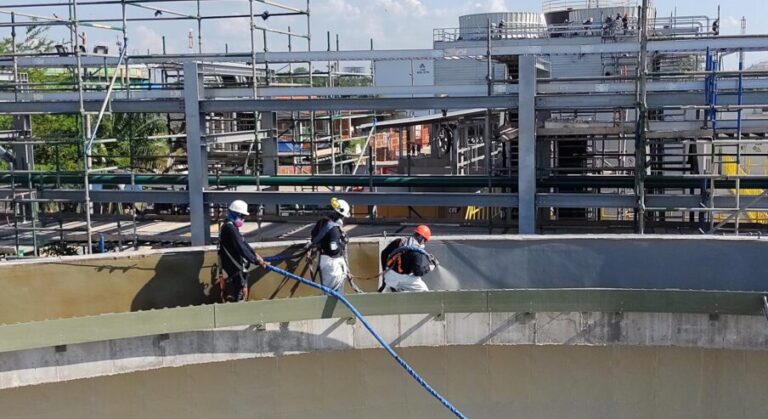 Impermeabilización de tanques con poliurea en caliente en una planta industrial de tratamiento de aguas residuales en Barrancabermeja (Santander) – foto 2