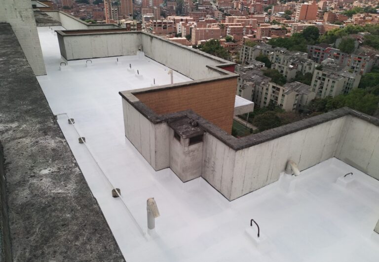 Impermeabilización acrílica reforzada (BUR): cubierta – registro de obra 11, Bello
