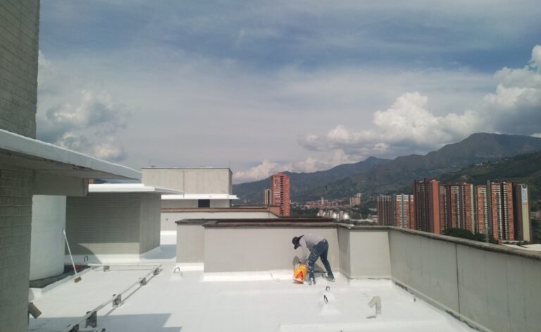 Impermeabilización acrílica reforzada (BUR): cubierta – registro de obra 2, Bello