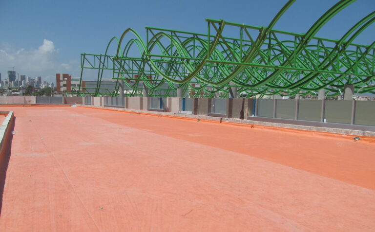 Impermeabilización con membrana PVC antirraíz: cubierta – vista general, Barranquilla
