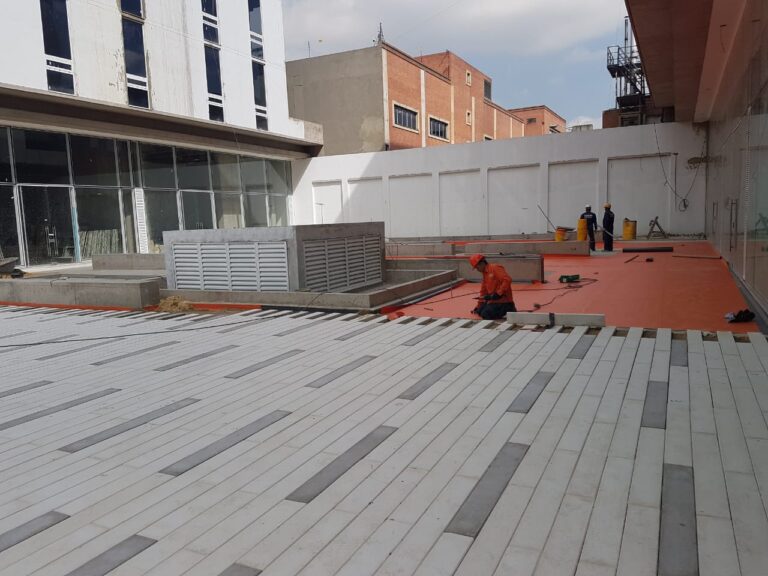 Impermeabilización con membrana PVC: cubierta transitable – registro de obra 1, Bogotá