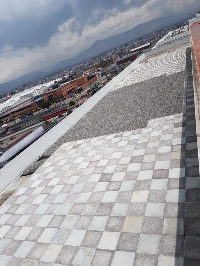 Impermeabilización con membrana PVC: cubierta transitable – registro de obra 2, Bogotá