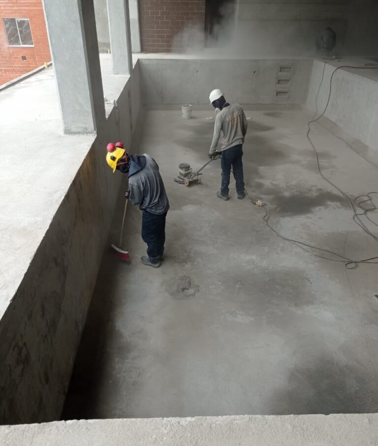 Impermeabilización con poliurea en caliente: vaso de piscina – registro de obra 5, Medellín