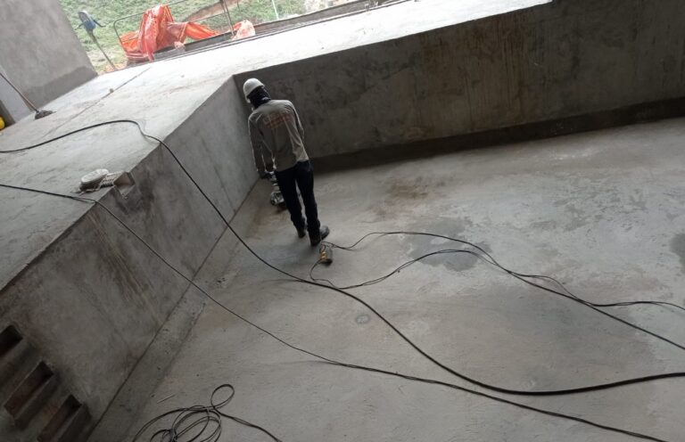 Impermeabilización con poliurea en caliente: vaso de piscina – registro de obra 6, Medellín