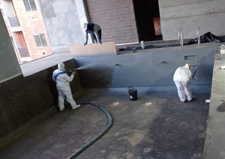 Impermeabilización con poliurea en caliente: vaso de piscina – registro de obra 3, Medellín
