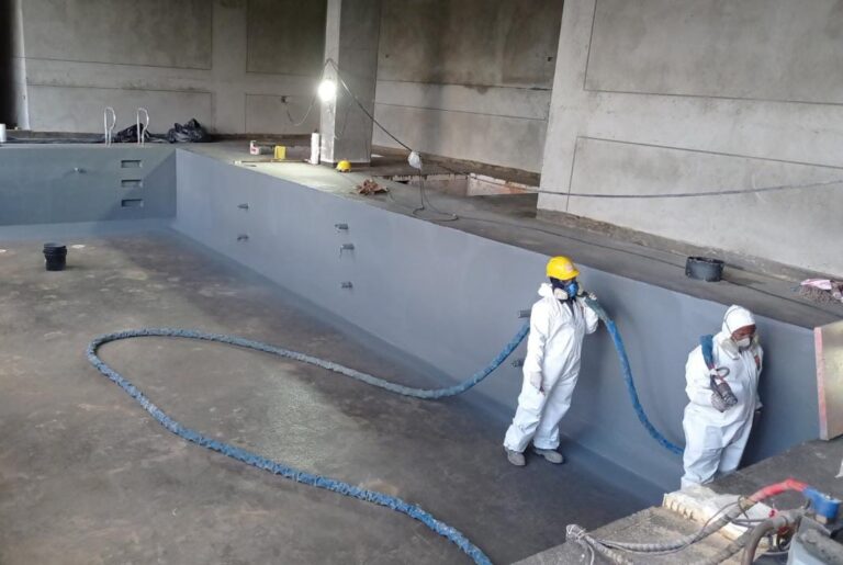 Impermeabilización con poliurea en caliente: vaso de piscina – registro de obra 1, Medellín