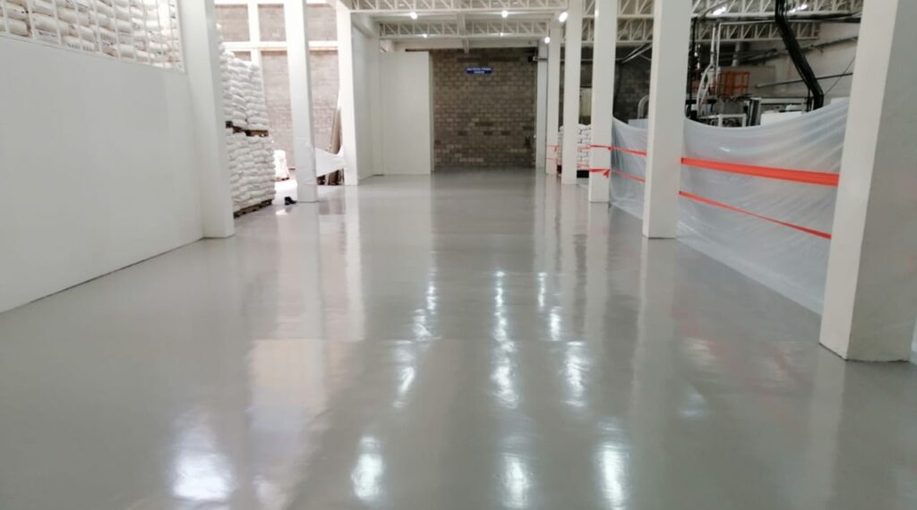 Piso Epoxico Bodega – Poliuretano Cemento