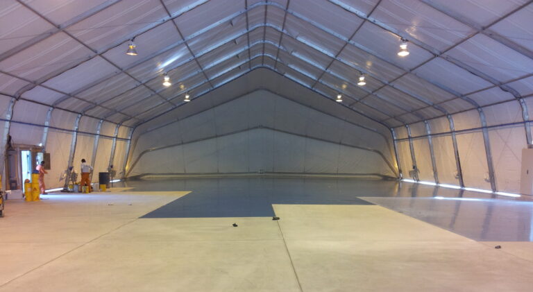 Piso epóxico con demarcación en un hangar de aviación de Melgar (Tolima) – foto 6