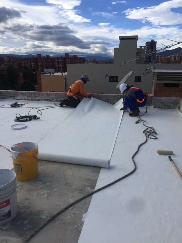 Impermeabilización con membrana PVC adherida: cubierta – registro de obra 13, Bogotá