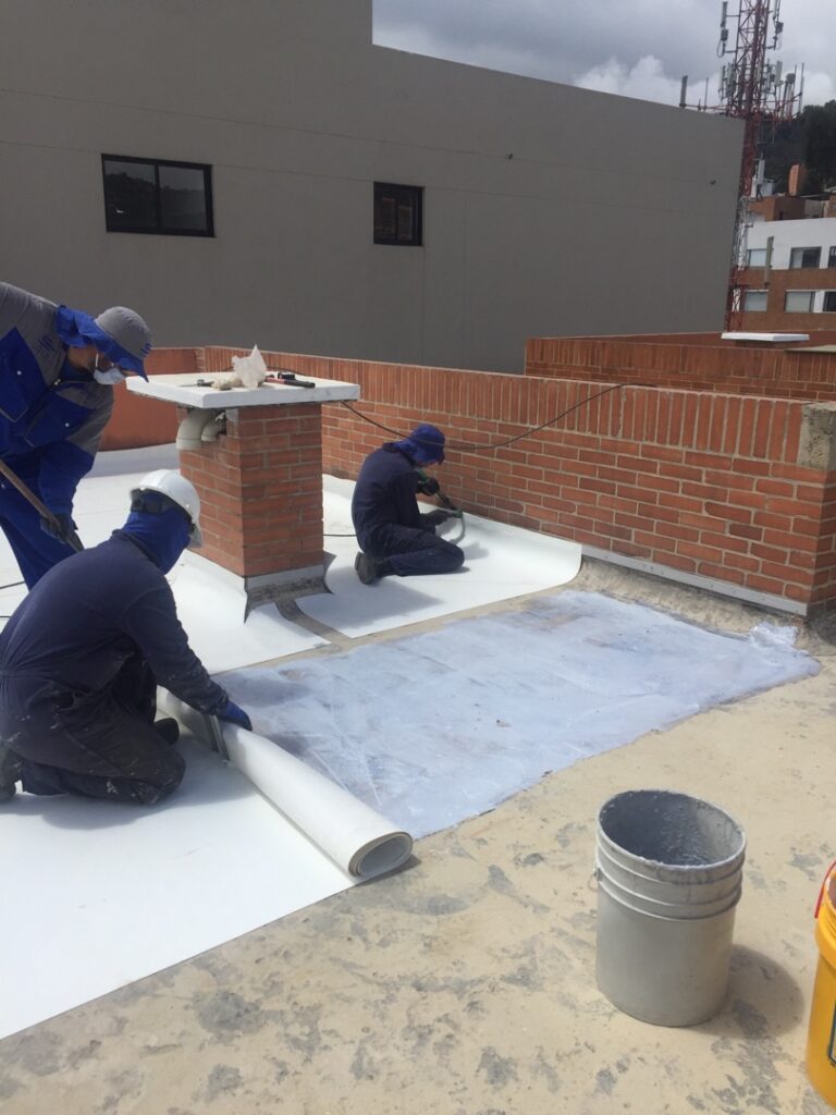 Impermeabilización con membrana PVC adherida: cubierta – registro de obra 12, Bogotá