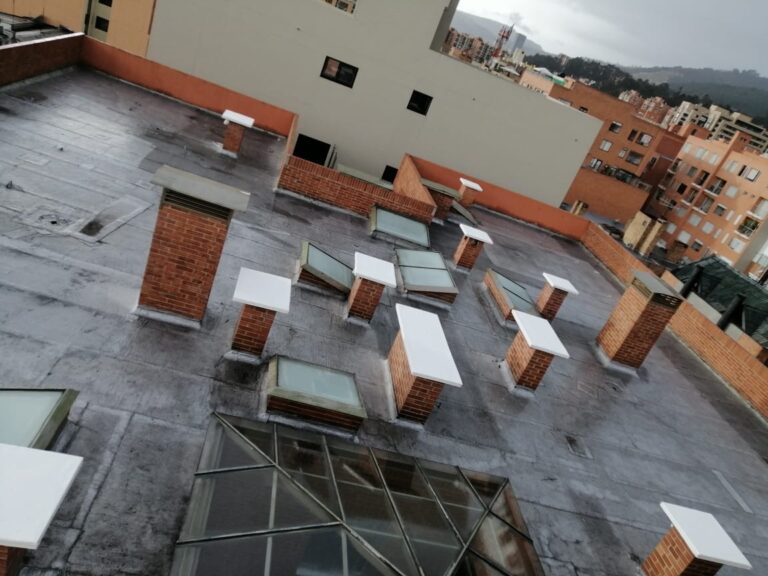 Impermeabilización con membrana PVC adherida: cubierta – registro de obra 7, Bogotá