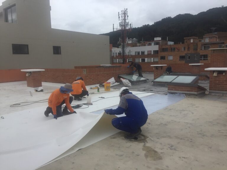 Impermeabilización con membrana PVC adherida: cubierta – registro de obra 4, Bogotá