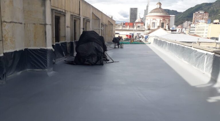 Impermeabilización con poliurea en caliente: cubierta – registro de obra 11, Bogotá