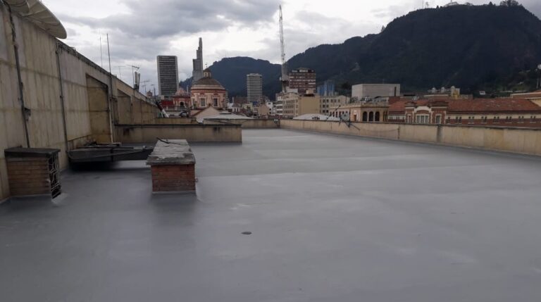 Impermeabilización con poliurea en caliente: cubierta – registro de obra 10, Bogotá