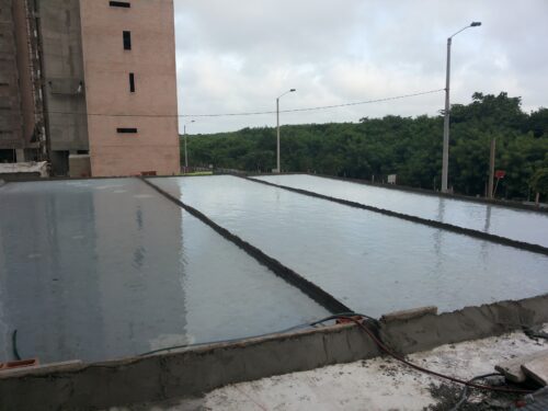 Impermeabilización con poliuretano reforzado: parqueadero – vista general, Barranquilla