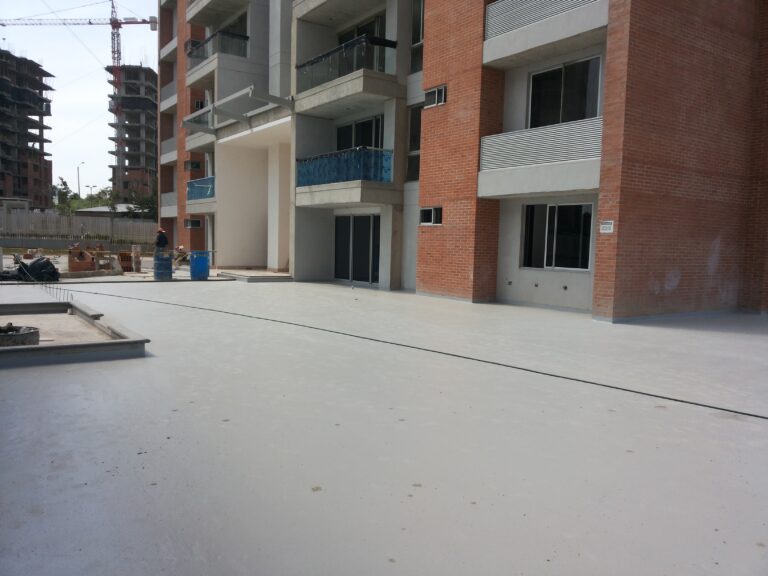 Impermeabilización con poliuretano reforzado: parqueadero – registro de obra 1, Barranquilla