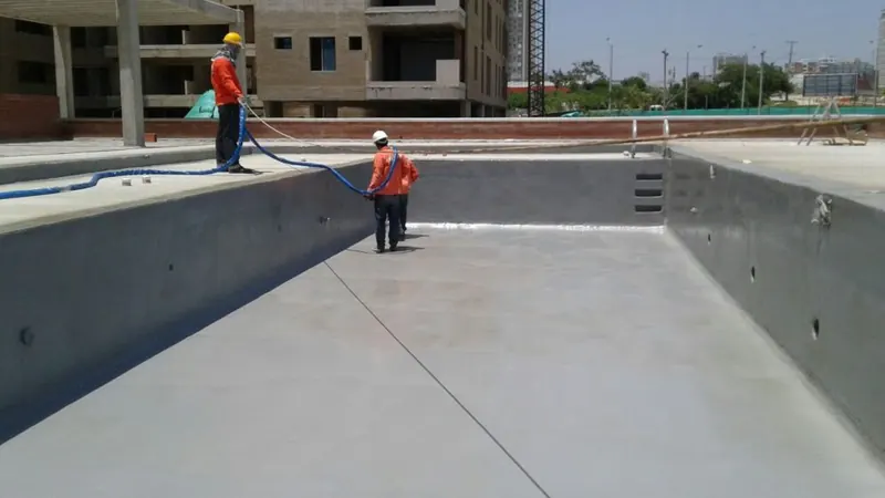 Piscina — poliurea en caliente