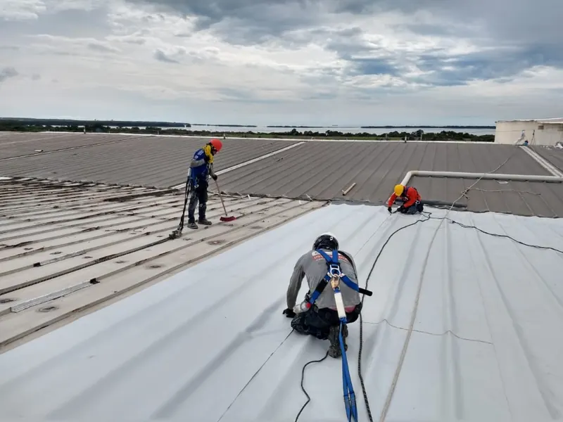 Impermeabilización cubierta metálica membrana PVC