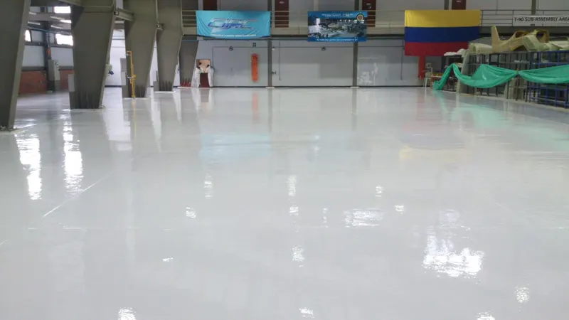 Piso Sikafloor 264 hangar
