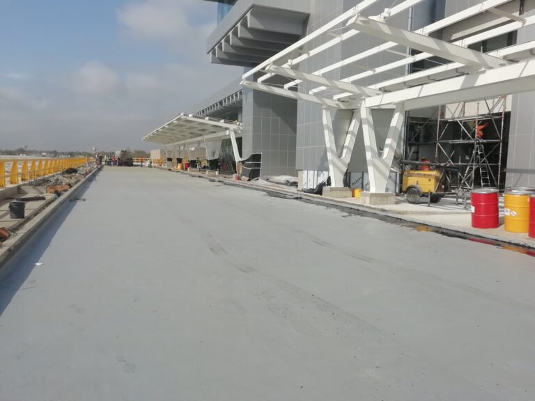 Membrana de poliurea para tráfico en cubierta del Aeropuerto de Barranquilla, obra de GSA Ingeniería
