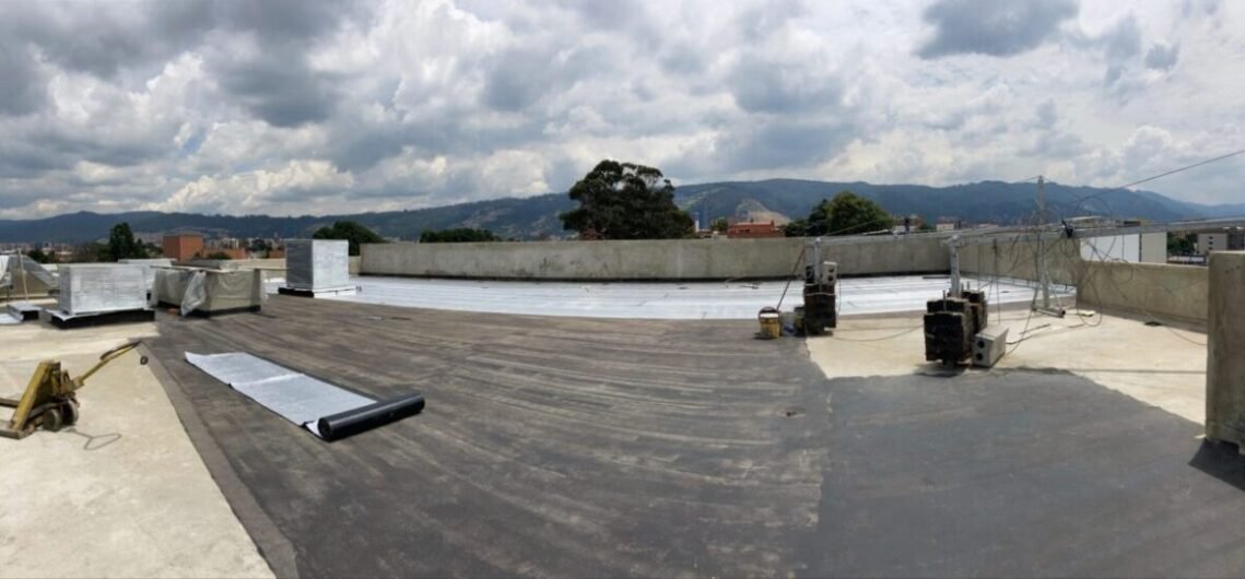 Impermeabilización con manto asfáltico: cubierta – vista general, Bogotá